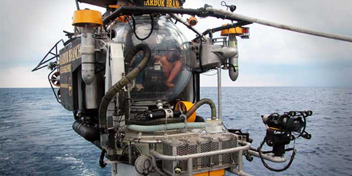 Charles Mazel describes the dive experience inside the Johnson Sea Link.