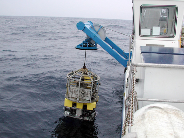 R/V SEWARD JOHNSON’S ROV being launched to search out the Snowy Wreck.