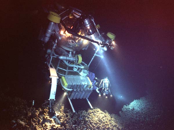 Johnson-Sea-Link exploring the edge of the Brine Pool