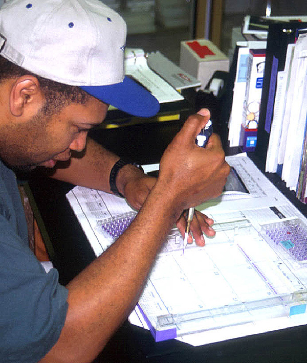 Loading DNA sample into a gel