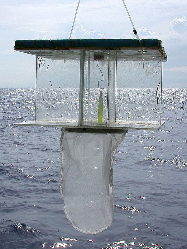 A floating light-trap