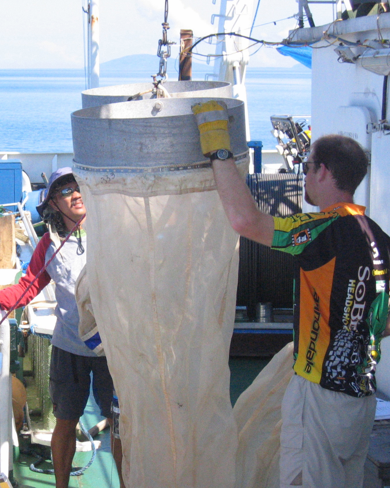 Val Borja (white shirt) and Nick Loomis, MIT graduate student, get ready to lift the bongo nets