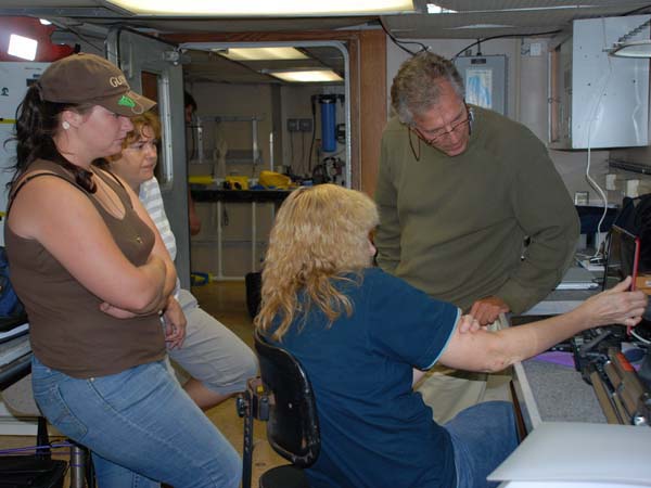 Dr. Tammy Frank describes images of recent biological specimens she collected.