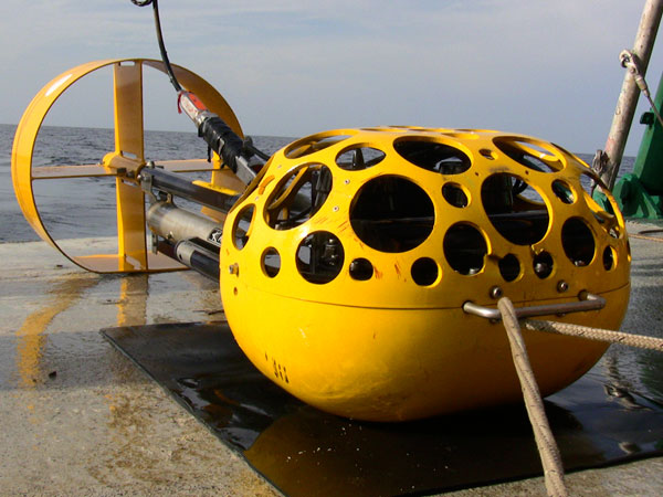 The Klein 3000 combined side scan sonar and sub-bottom profiler used during the mission.