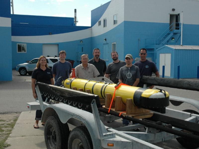 The Thunder Bay 2010 expedition team poses with the ATLAS before it is disassembled.