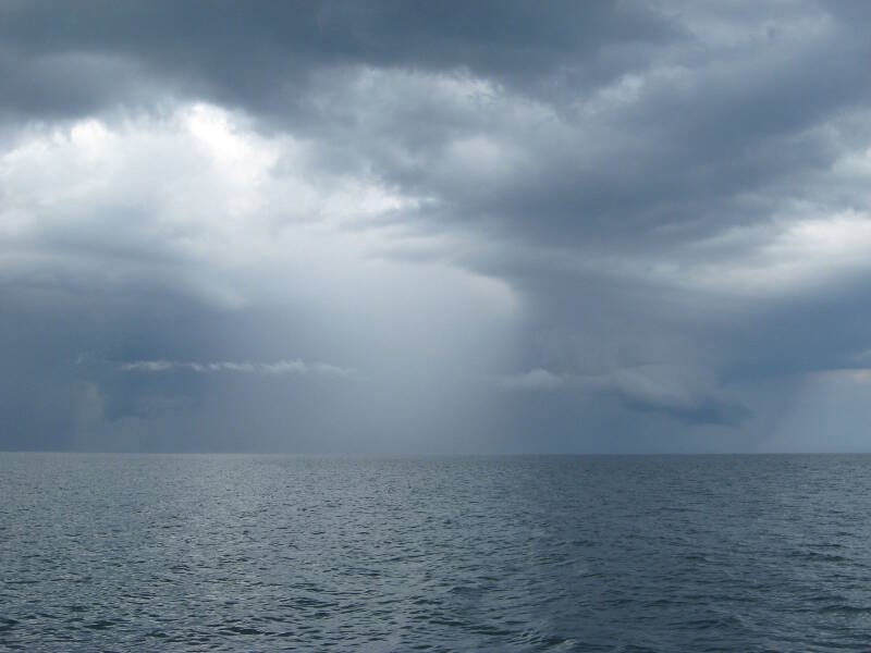 Another afternoon storm put our afternoon dive operations on hold for a few hours. Luckily, these storms usually pass through quickly, and we are able to get back in the water by 16:45.