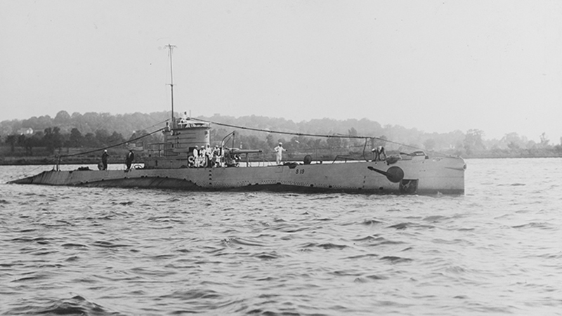 USS S-19 (SS-124) sailing along the Thames River in New London, Connecticut, circa 1923-1930.