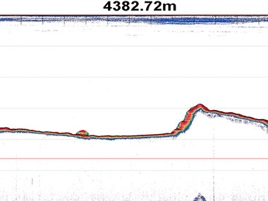 In this screen capture of the EK60 data acquisition screen, you can see the deep scattering layer near the surface.