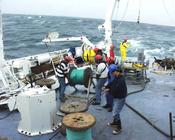 Paying out the mooring line