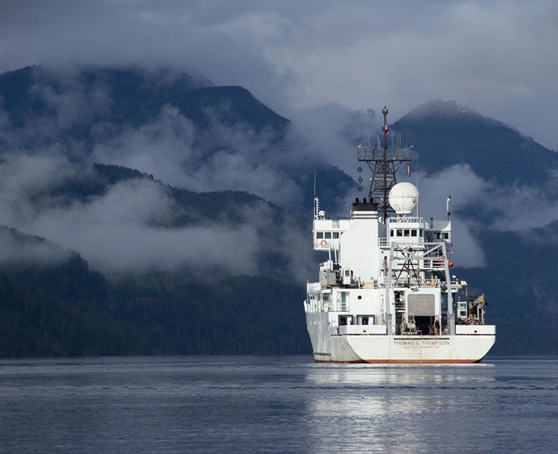 A view of the Thomas Thompson. Image courtesy of the University of Washington School of Oceanography.